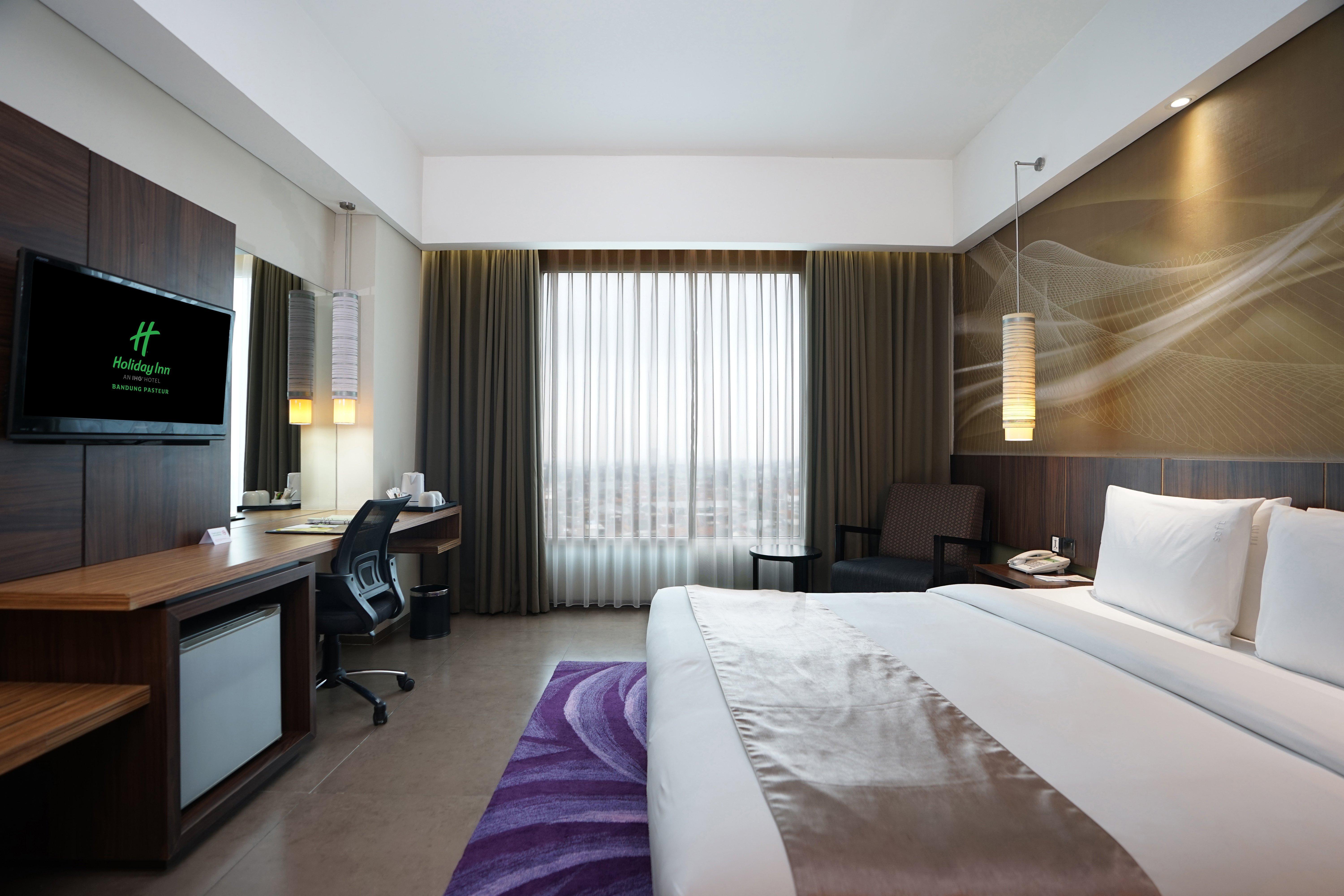 Holiday Inn Bandung Pasteur By Ihg Exterior foto