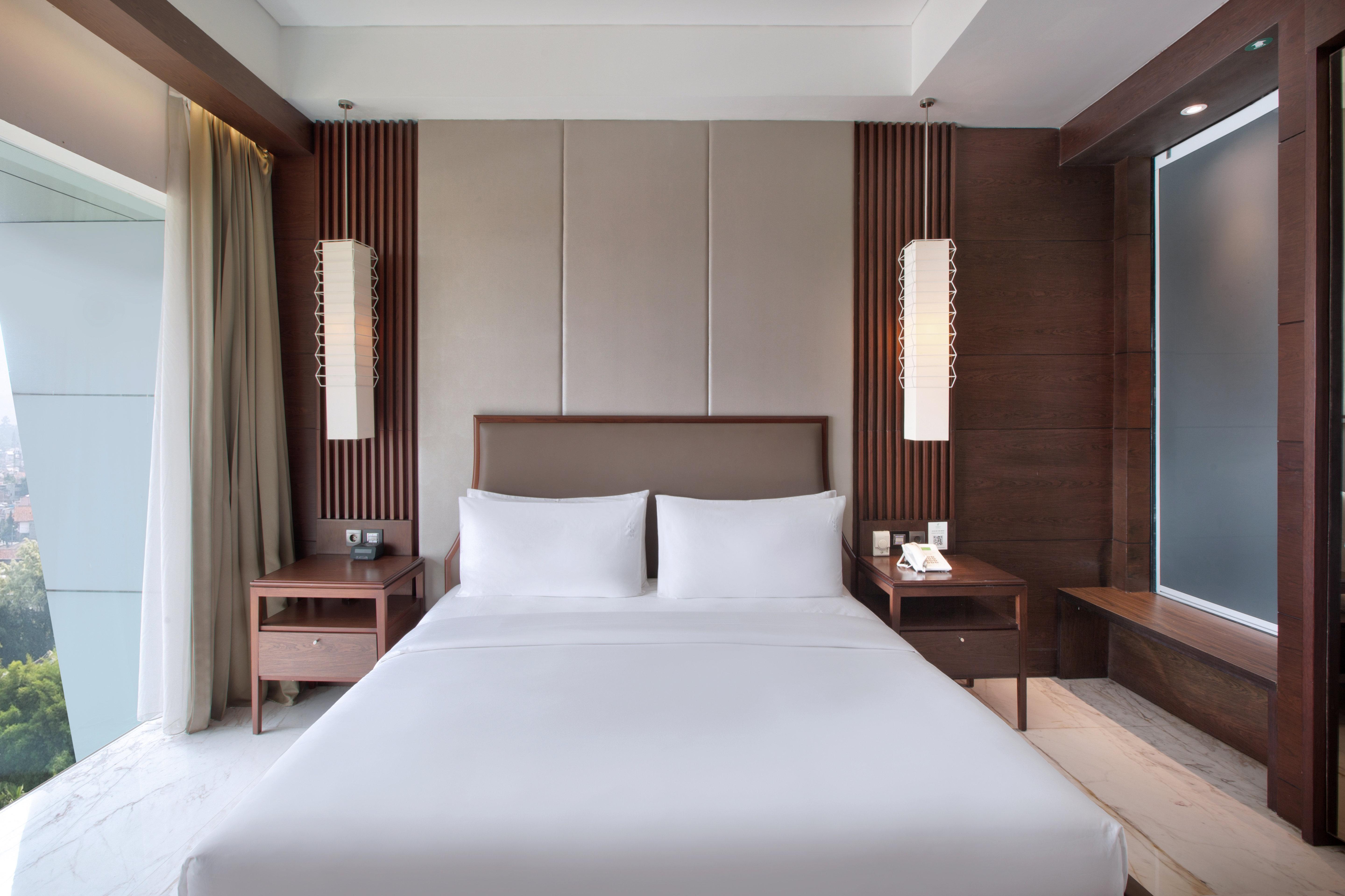Holiday Inn Bandung Pasteur By Ihg Exterior foto