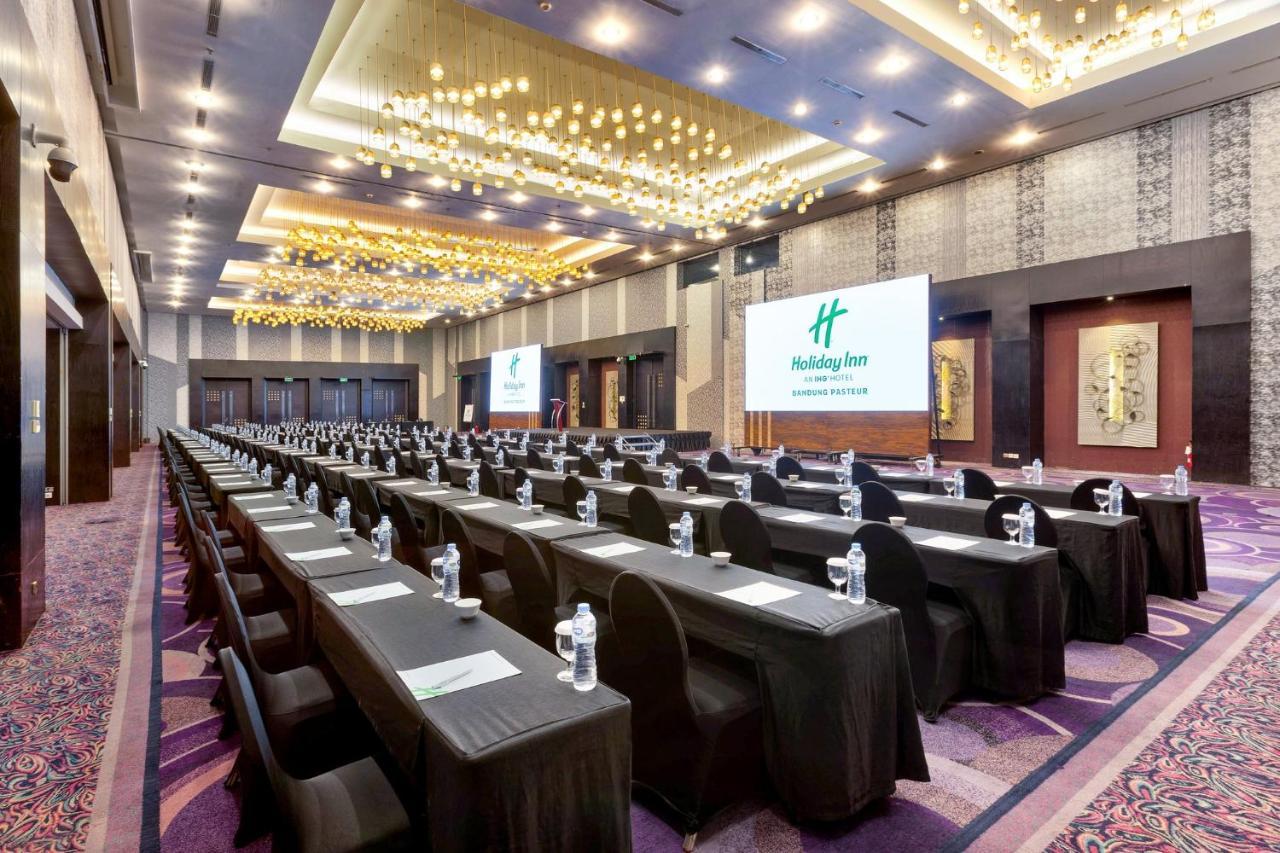 Holiday Inn Bandung Pasteur By Ihg Exterior foto