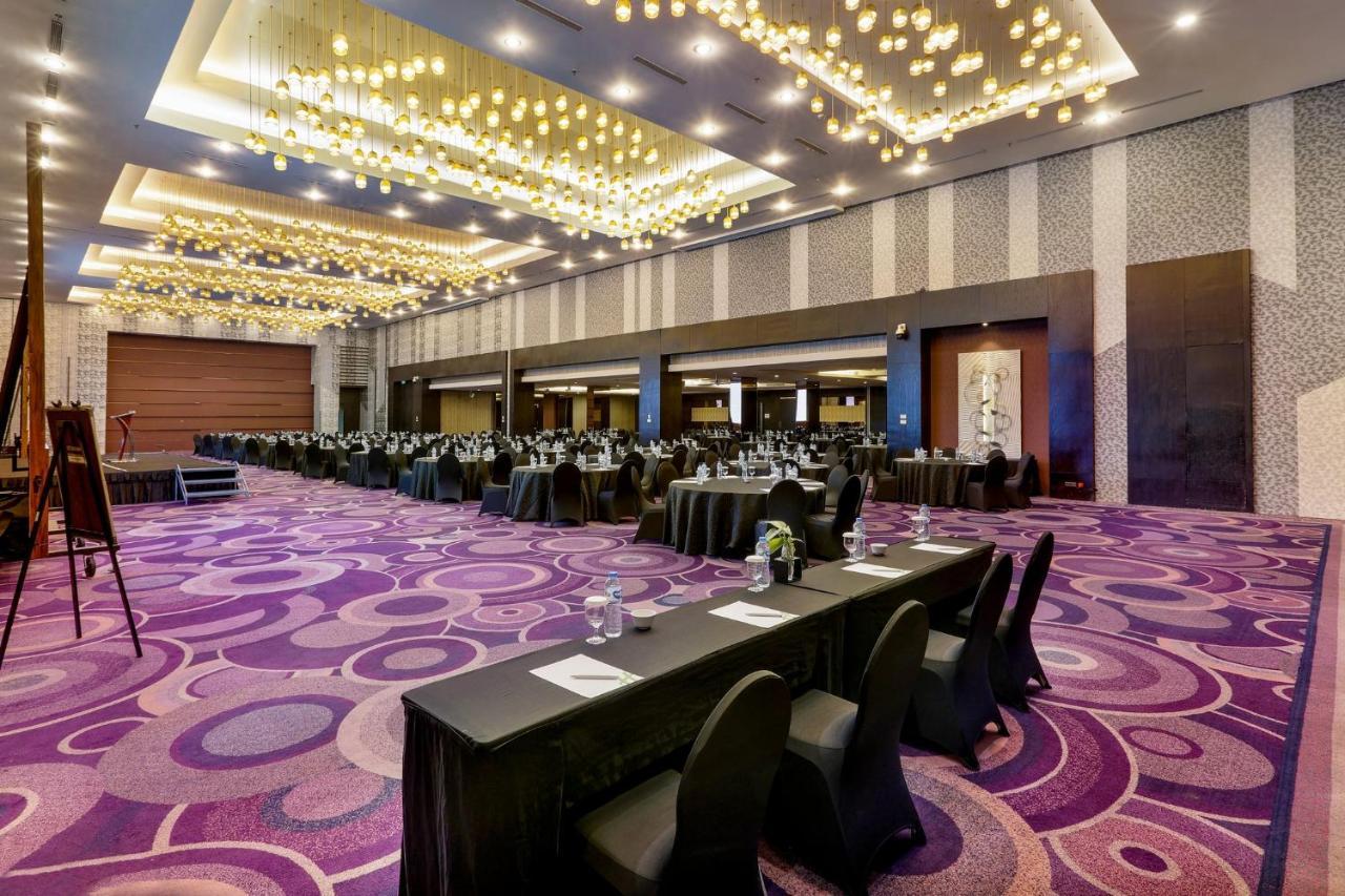 Holiday Inn Bandung Pasteur By Ihg Exterior foto