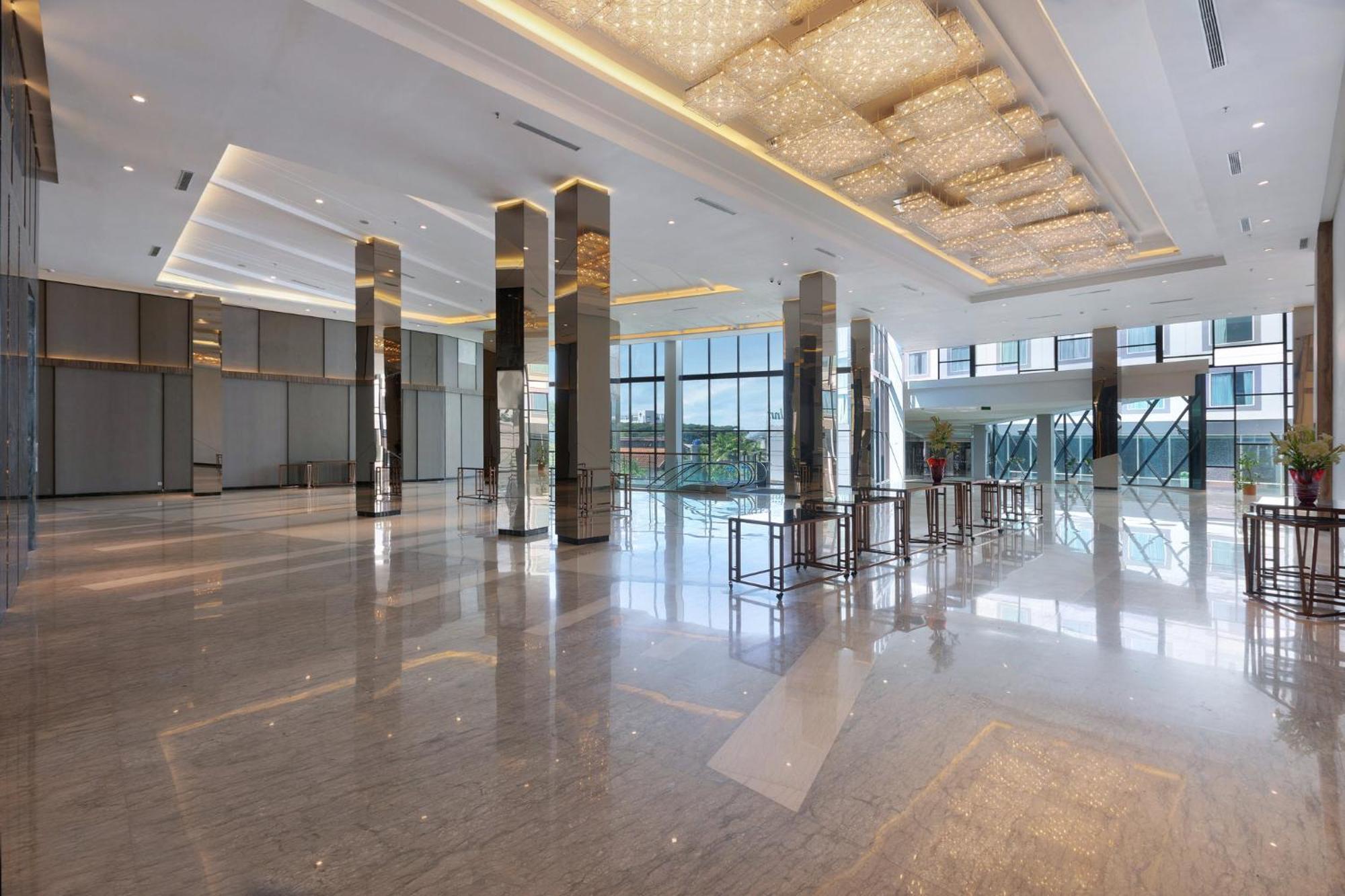 Holiday Inn Bandung Pasteur By Ihg Exterior foto